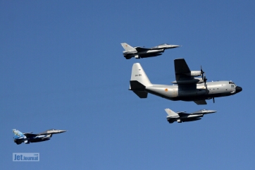 Überflug C-130H und 3x F-16AM, Belgien Kleine Brogel 2014