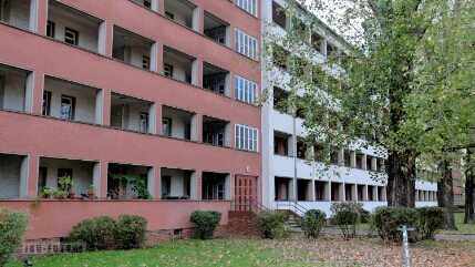 Berlin, Frankfurter Allee Der frühe Teil der Neu- Bebauung der Karl-Marx-Allee (ehemals Stalinallee), die Laubenganghäuser