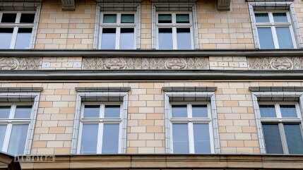 Fensterzeile Beachte die Details in der Fassadengestaltung! Block E Süd