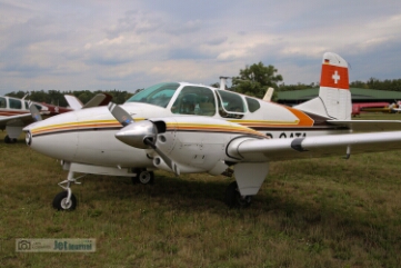 D-GATA, Beechcraft Model 95 Travel Air Stearman and Friends 2023, EDOI Bienenfarm