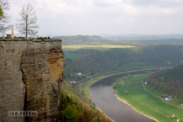 der Koenigsstein und die Elbe
